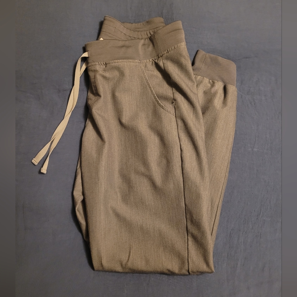 Figs Women's Graphite Zamora Scrub Pants Medium Tall